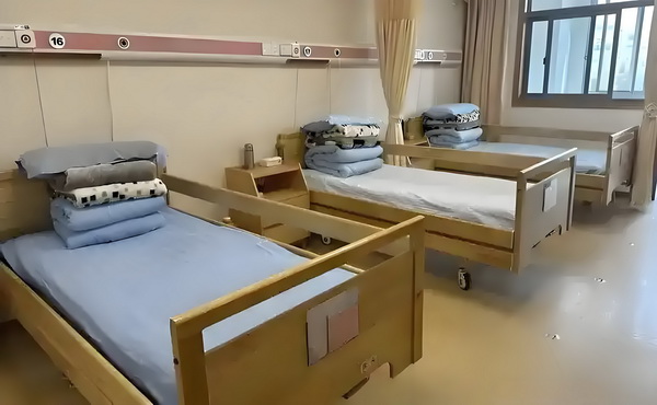 萌妃逆袭：王爷别闹专心点